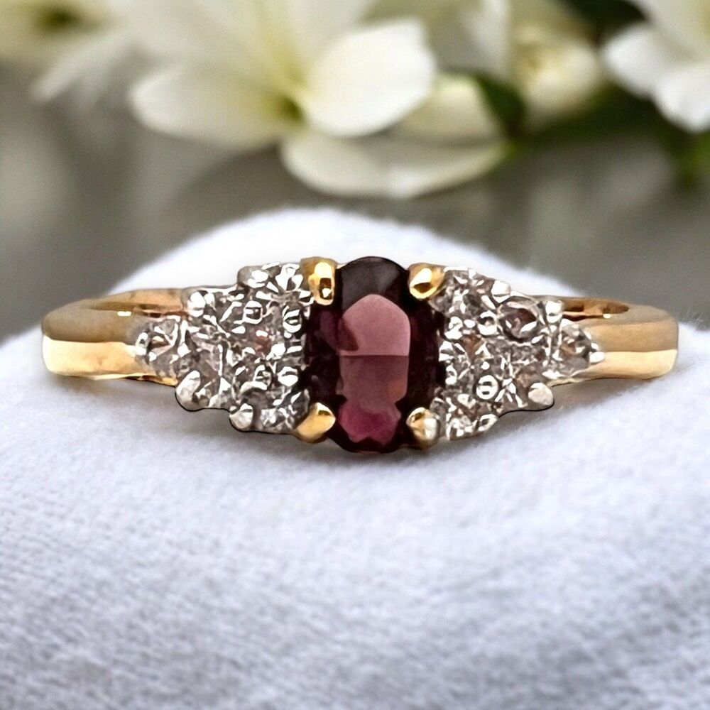 Vintage 1970s Ring Size 5 Purple CZ Cluster Prong Set Gold Plated - 14Z